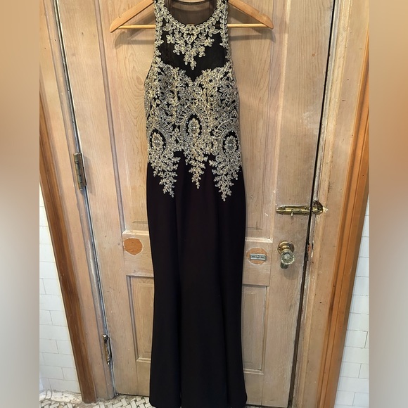 Avery G Dresses & Skirts - Avery G Black and Gold Dress